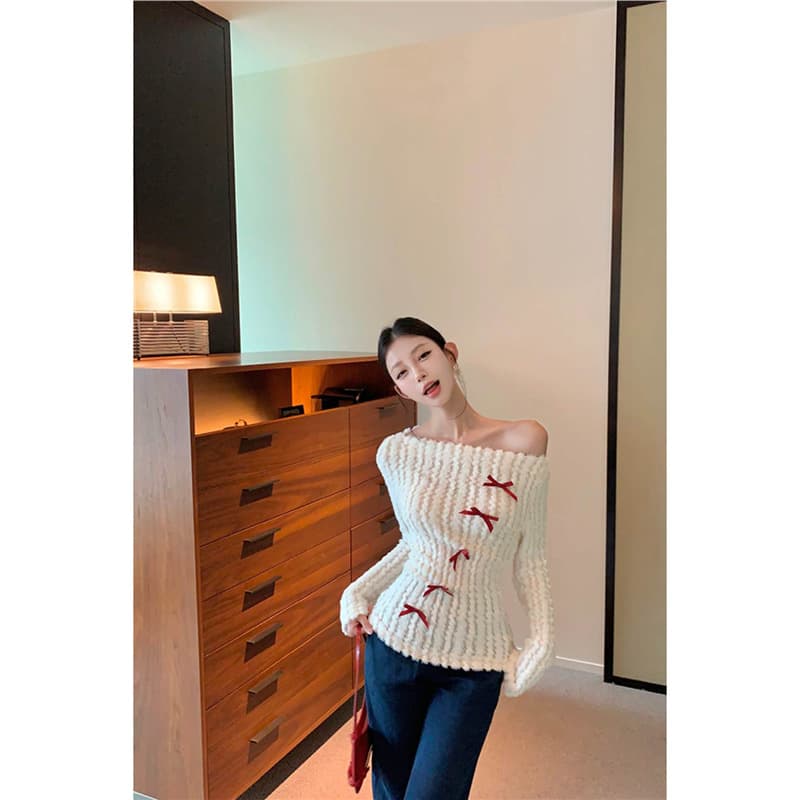 Bow off-shoulder white long sleeve knit top for women, autumn slim-fit pullover sweater design sense inner layer stunning top.