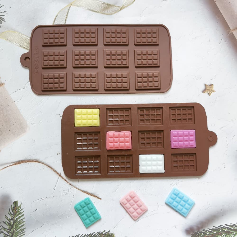 12-Cavity Waffle Chocolate Silicone Mold Candy Pudding Dessert Mold Cake Baking Utensil