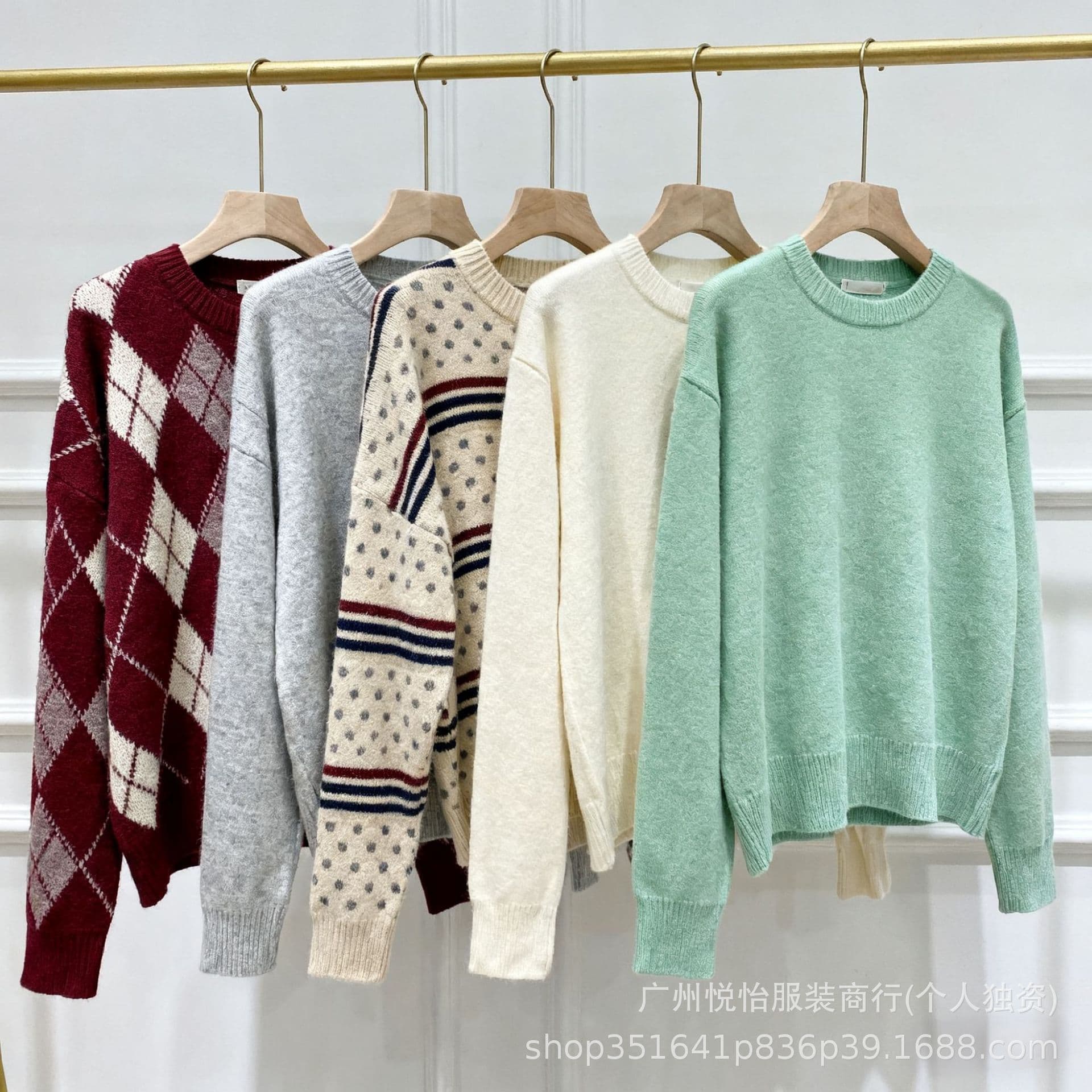 Women's Fall/Winter Sweater Cheap Wholesale Round Neck Knit Sweater with Buttons Clearance Stock Street Vendor Foreign Trade Source