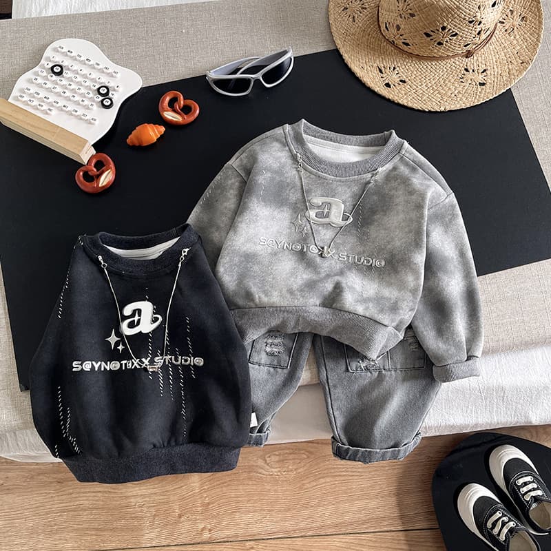 Cross-border boys cool suit 2026 spring and autumn trendy cool children's clothing boy necklace letter sweatshirt baby outfit two-piece set