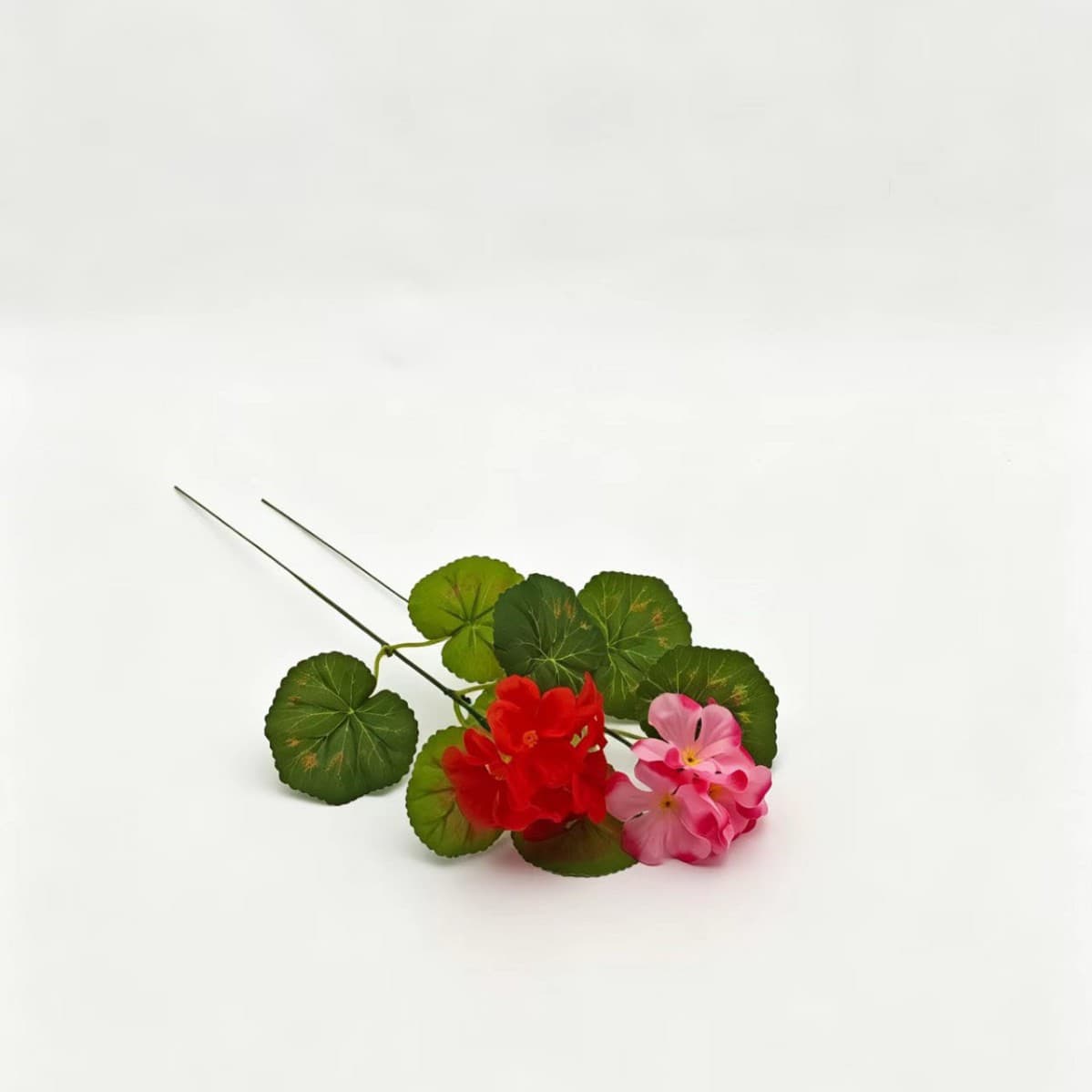 Amazon Hot Selling Artificial Simulation Begonia Flowers Fake Flowers for Home Living Room Geranium Silk Flowers