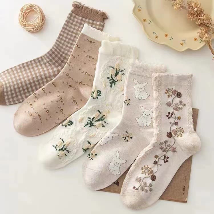 Women's Mid-Calf Socks for Spring, Autumn, and Winter - Ins Trendy New Style, Artistic Long Socks, Korean Versatile, Cute Japanese-Style Long Socks