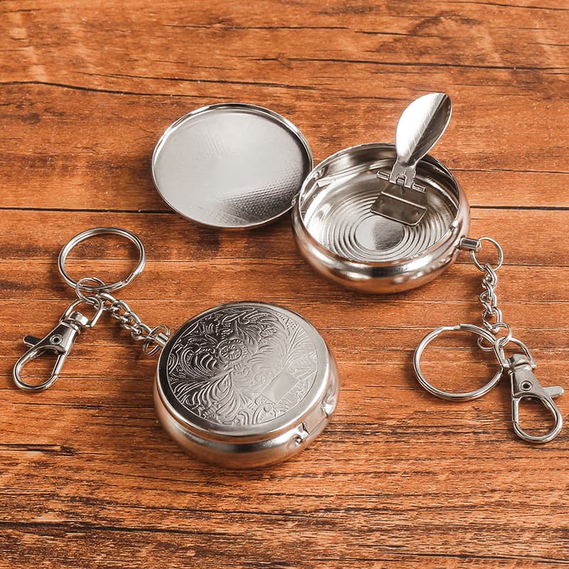 Creative Ashtray with Lid Mini Portable Keychain Ashtray Stainless Steel Outdoor Travel Smoking Accessories for Men Fashion