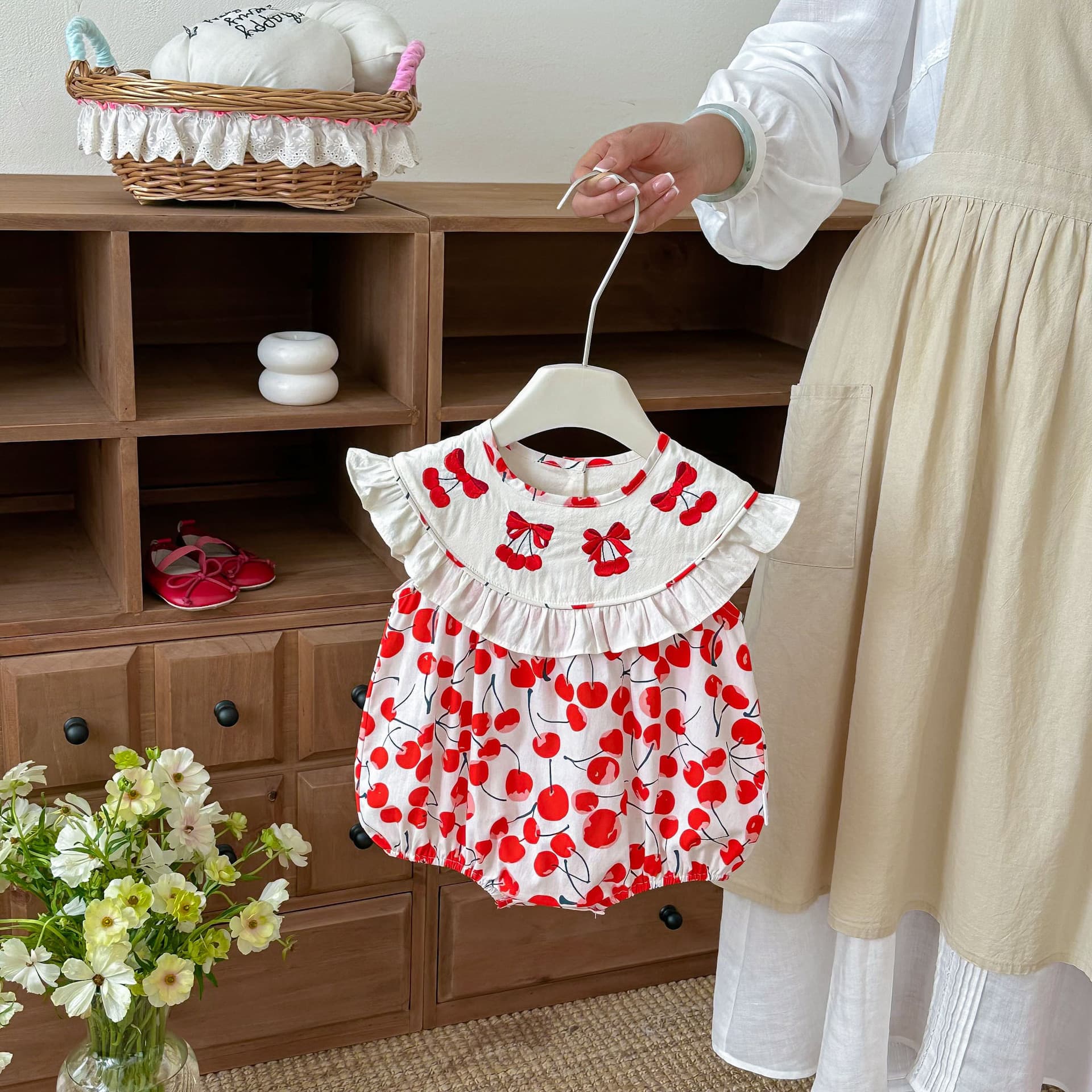Baby summer clothes, thin section, baby girl cherry jumpsuit, sweet newborn baby bag, 100-day one-year-old dress