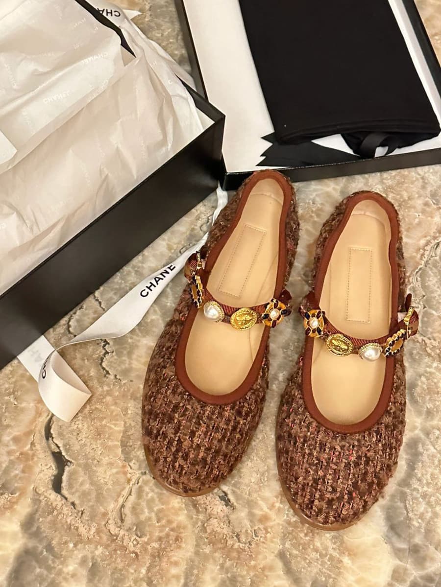 Lambskin version ~ Chanel-style tweed Mary Jane shoes with metal buckle, women's low-cut flat shoes with one strap and round toe.