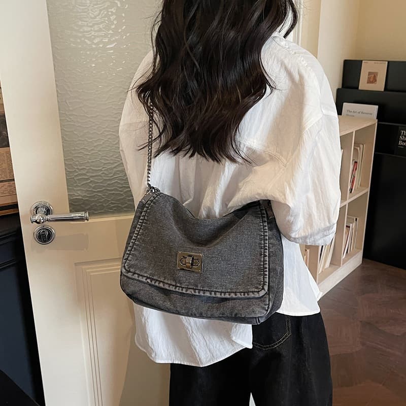 Korean style casual outing women's shoulder bag versatile chain crossbody bag 2026 super hot retro distressed denim bag