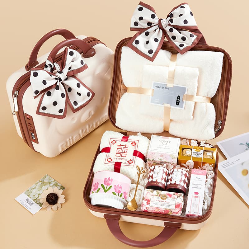 Bear Suitcase Souvenir for Female Bridesmaids and Sisters Group High-End Practical Niche High-End Bride Wedding Return Gift
