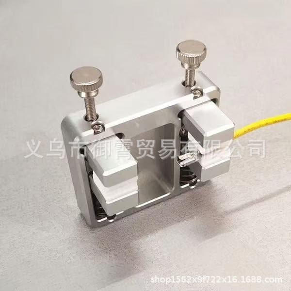 Heavy-duty aluminum welding clamp with temperature-resistant