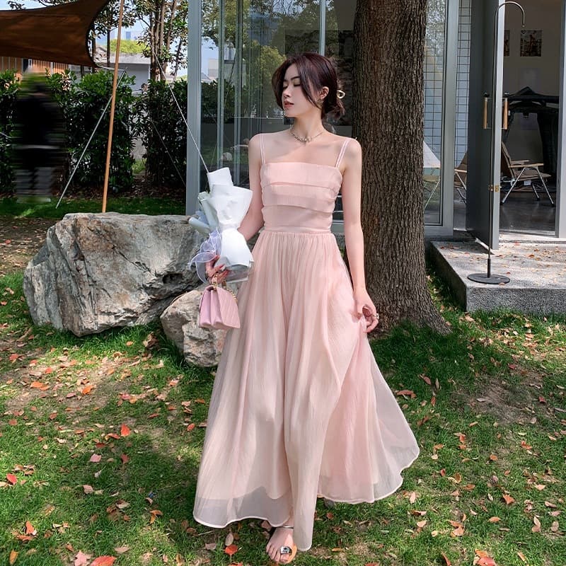 Seaside vacation French dress 2024 new female pink fairy skirt super fairy suspender skirt for women summer