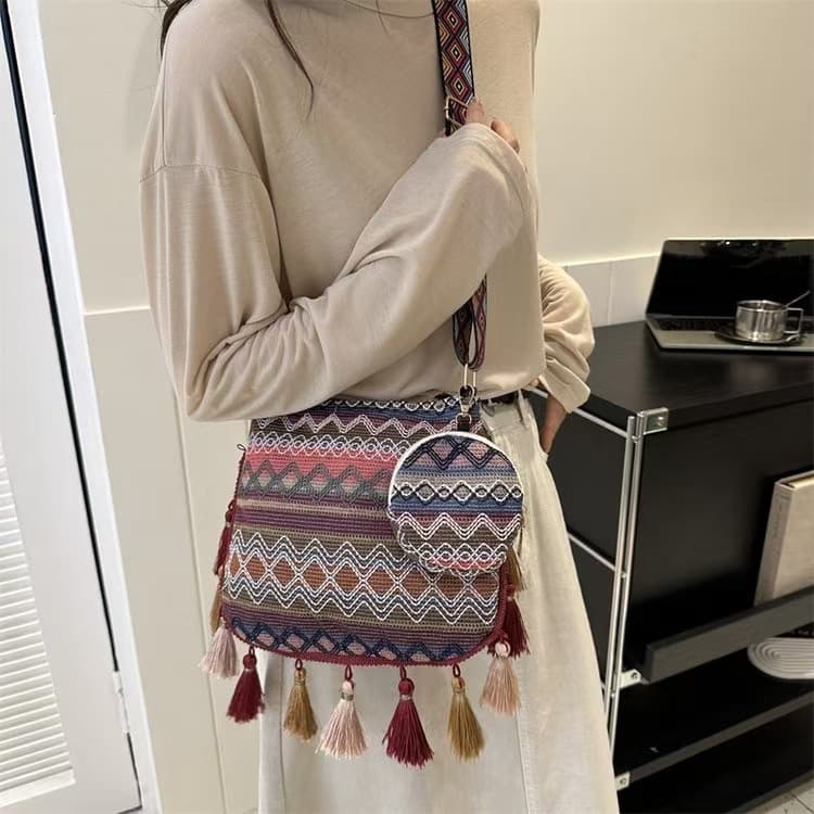 2026 New Ethnic Style Women's Bag Fashion Woven Shoulder Bag Trendy Fringe Crossbody Bag Niche Bag Wholesale