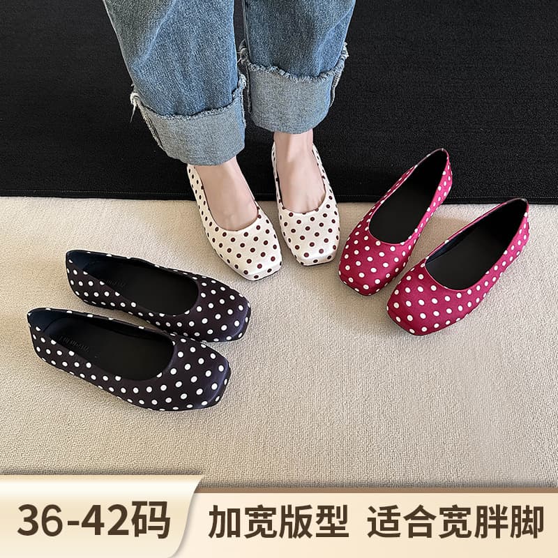 A002-21 Wide and Plump Women's Shoes for Spring and Autumn, Flat Single Shoes with Square Toe, Polka Dot Shallow Mouth Shoes, Elegant Evening Shoes