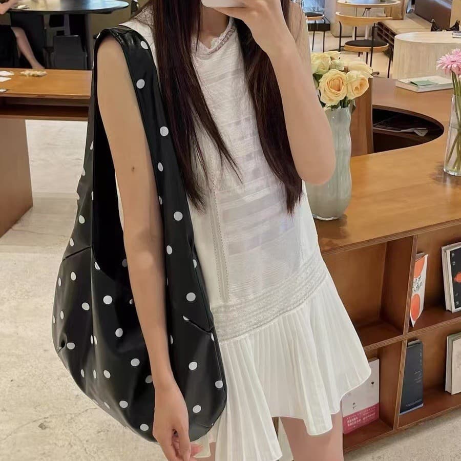 2025 New Niche Design Normcore Style Fashionable Large-Capacity Black and White Polka Dot Soft Leather Bag Arc Shoulder Tote Bag
