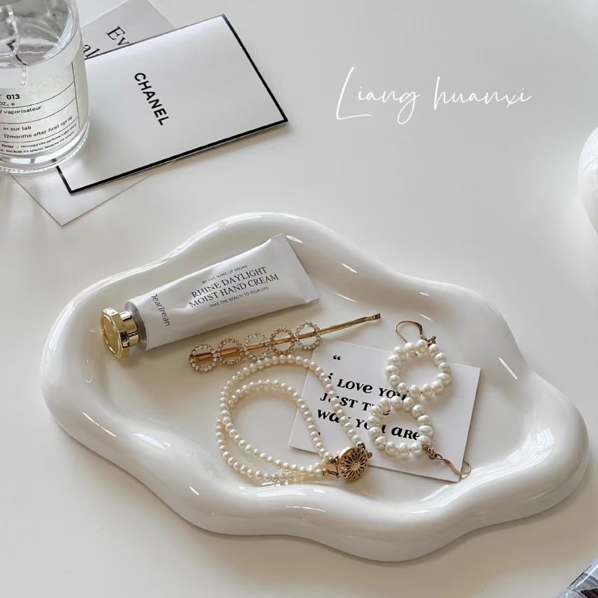 Ins minimalist white ceramic entryway tall ornament, perfume display key storage tray, cross-border light luxury