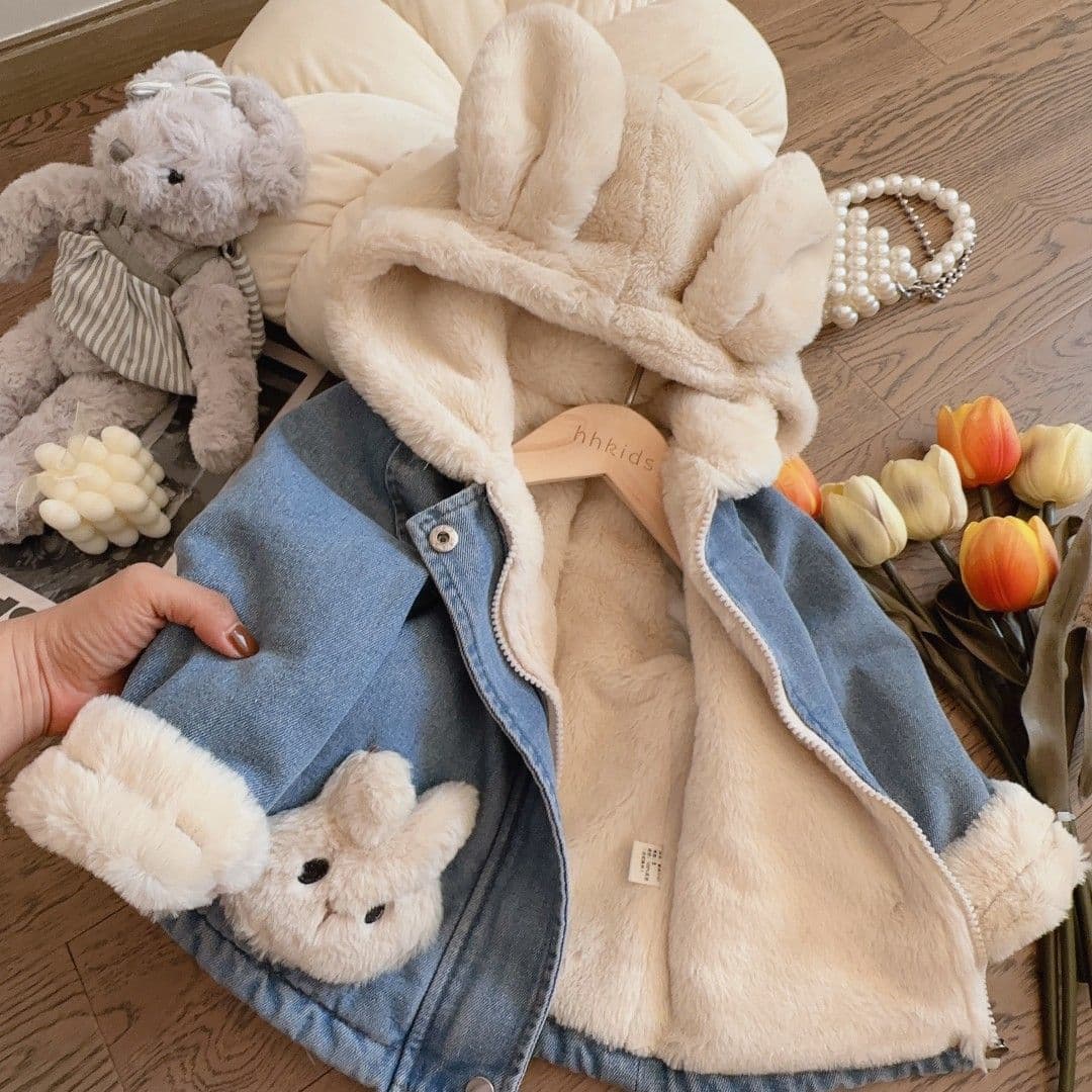 Korean version of winter clothing for girls, denim jacket, lamb wool children's clothing, new style of children's velvet and thickened clothing for small and medium-sized children, hooded