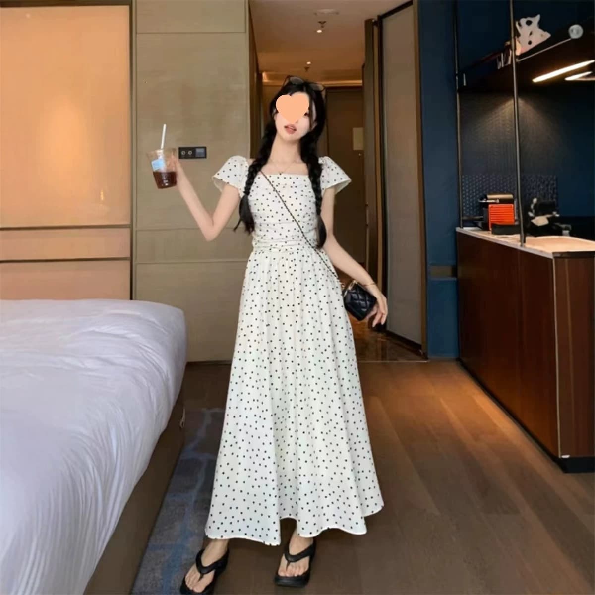 Large size French small flying sleeves polka dot dress for women in summer. Pear-shaped skirt for obese women. Covers belly and makes slimming A-line skirt.