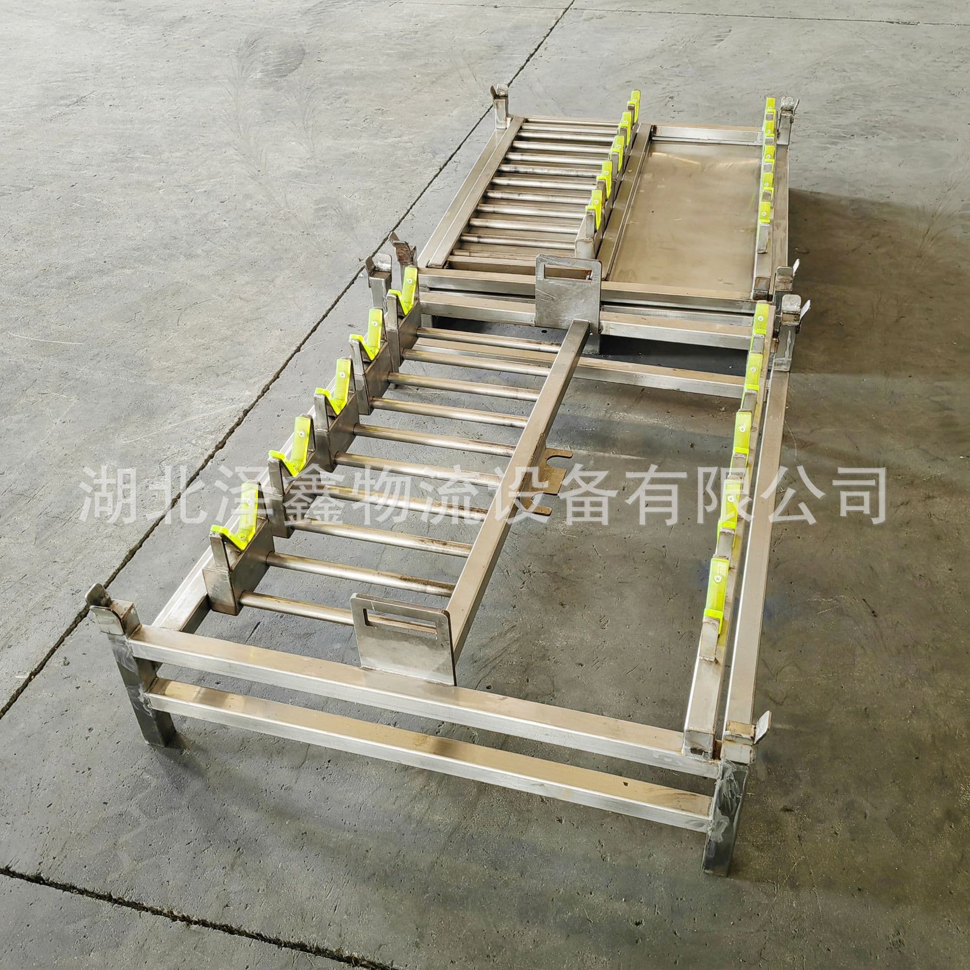 Stainless steel workstation accessories, tool racks, automotive parts tool display stands, and towing material racks.