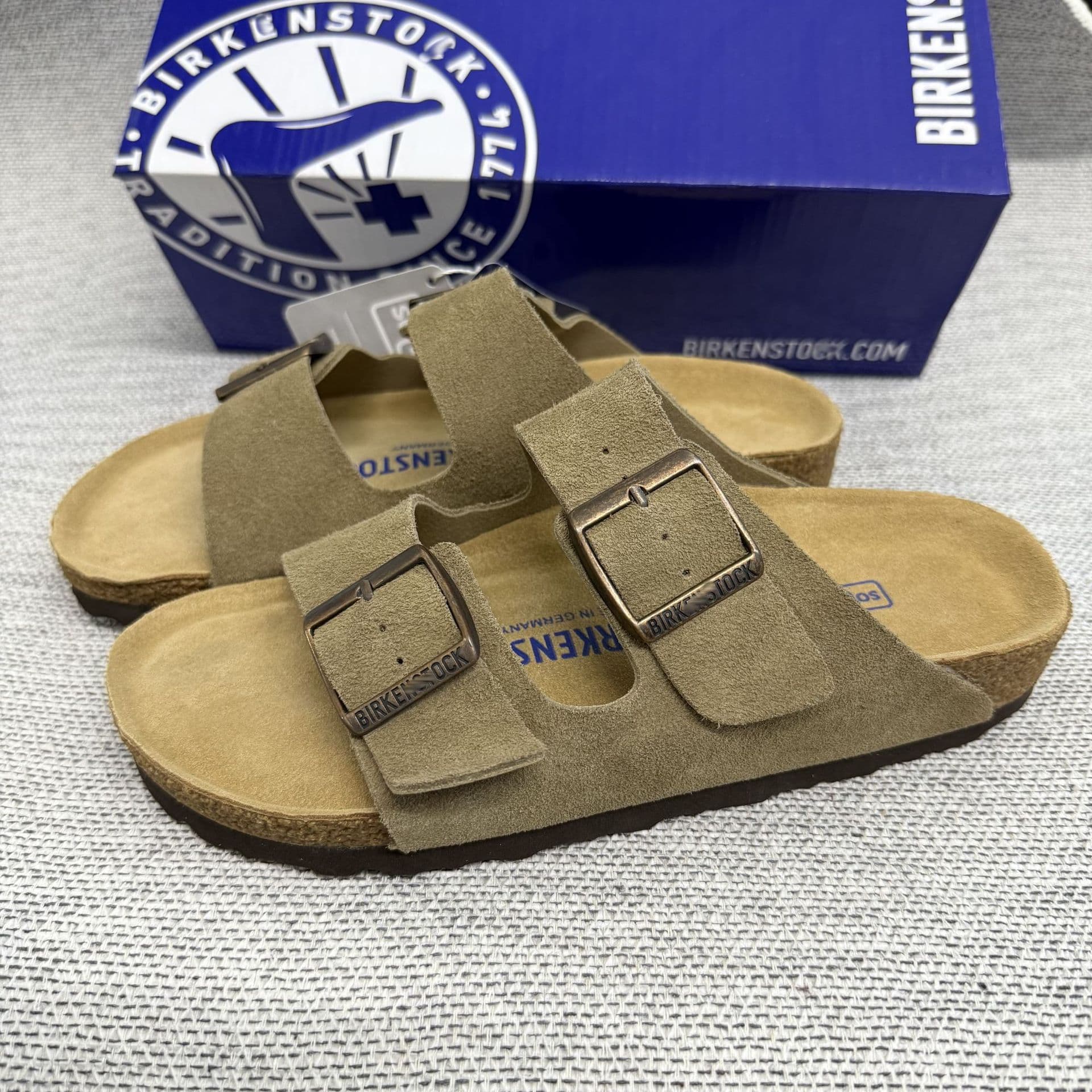 Cross-border Large Size Genuine Leather Flat Slippers Women 2026 Summer New Men's Casual Outdoor Birkenstock Shoes Versatile Sandals