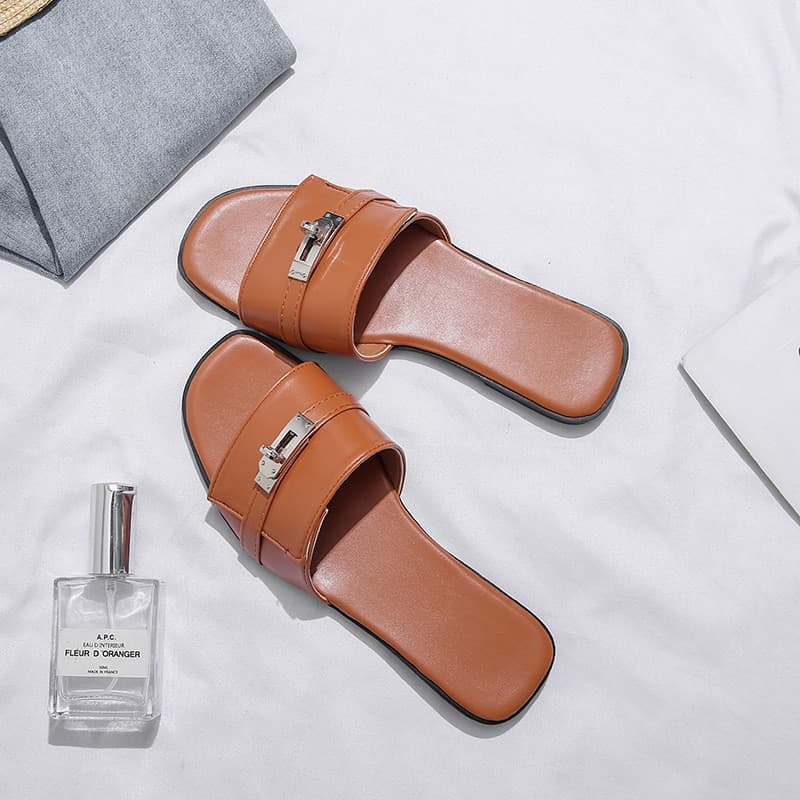 Slippers for women's summer outerwear 2025 new fairy style metal lock buckle versatile holiday beach sandals