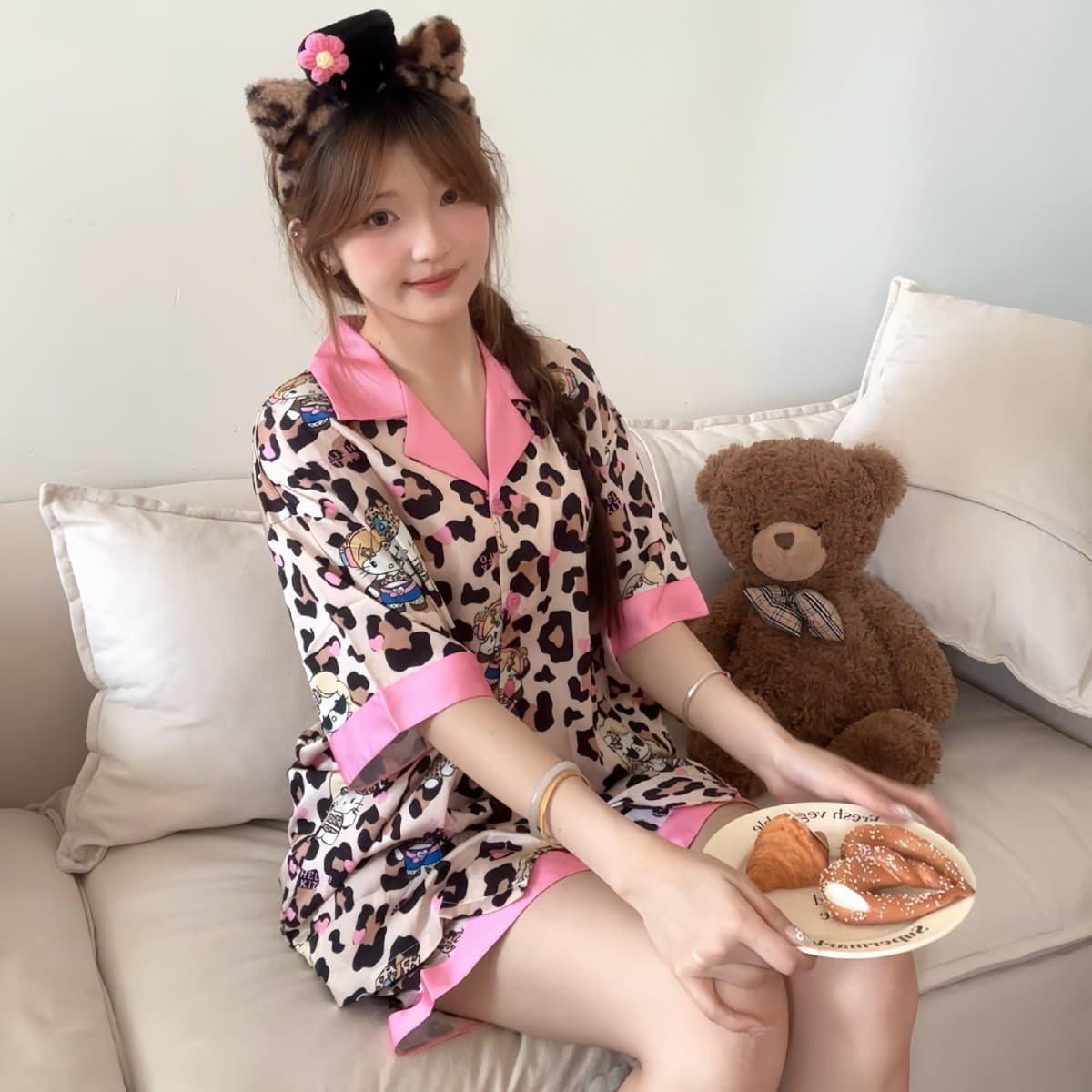 Spring and summer new Japanese style cute black leather leopard print Kitty Barbie pink contrasting ice silk pajamas can be worn outside home clothes
