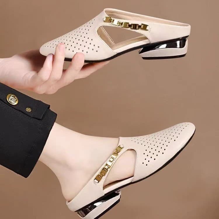 Soft Leather Hollow Metal British Style Closed-Toe Mule Women's 2025 Flat Heel Elegant Half Slipper Fashion Sandals