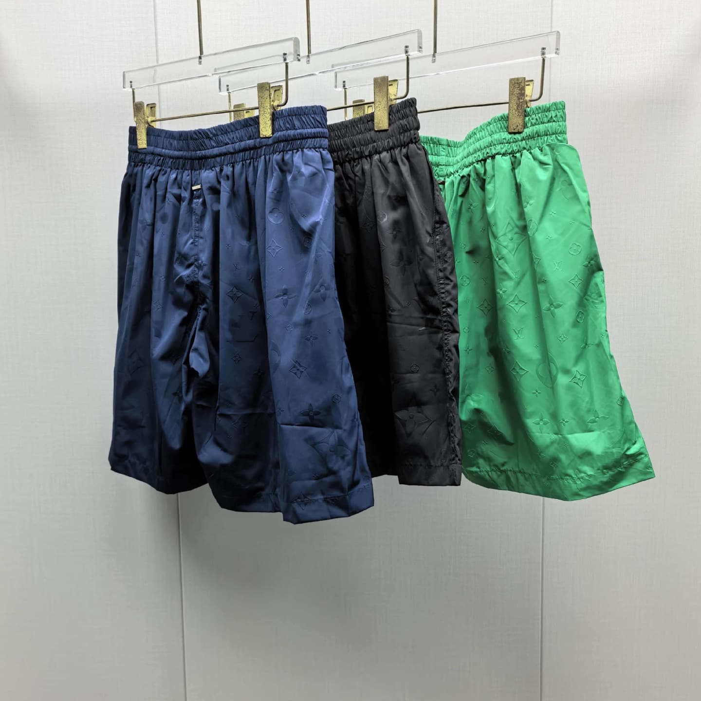 High-Quality LV Summer 26 Letter Embossed Beach Shorts Straight Mid-Length Shorts Fashionable Versatile Unisex