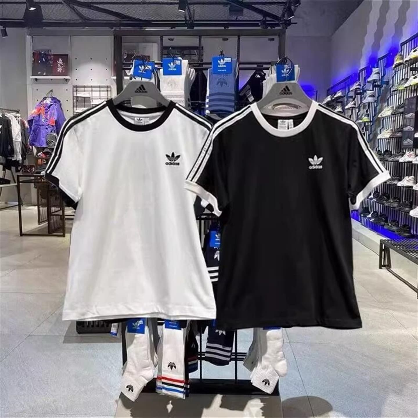 Adidas Originals Men's and Women's 3D Rubber Logo Couple Short Sleeve T-Shirt with Three Stripes Casual Tee