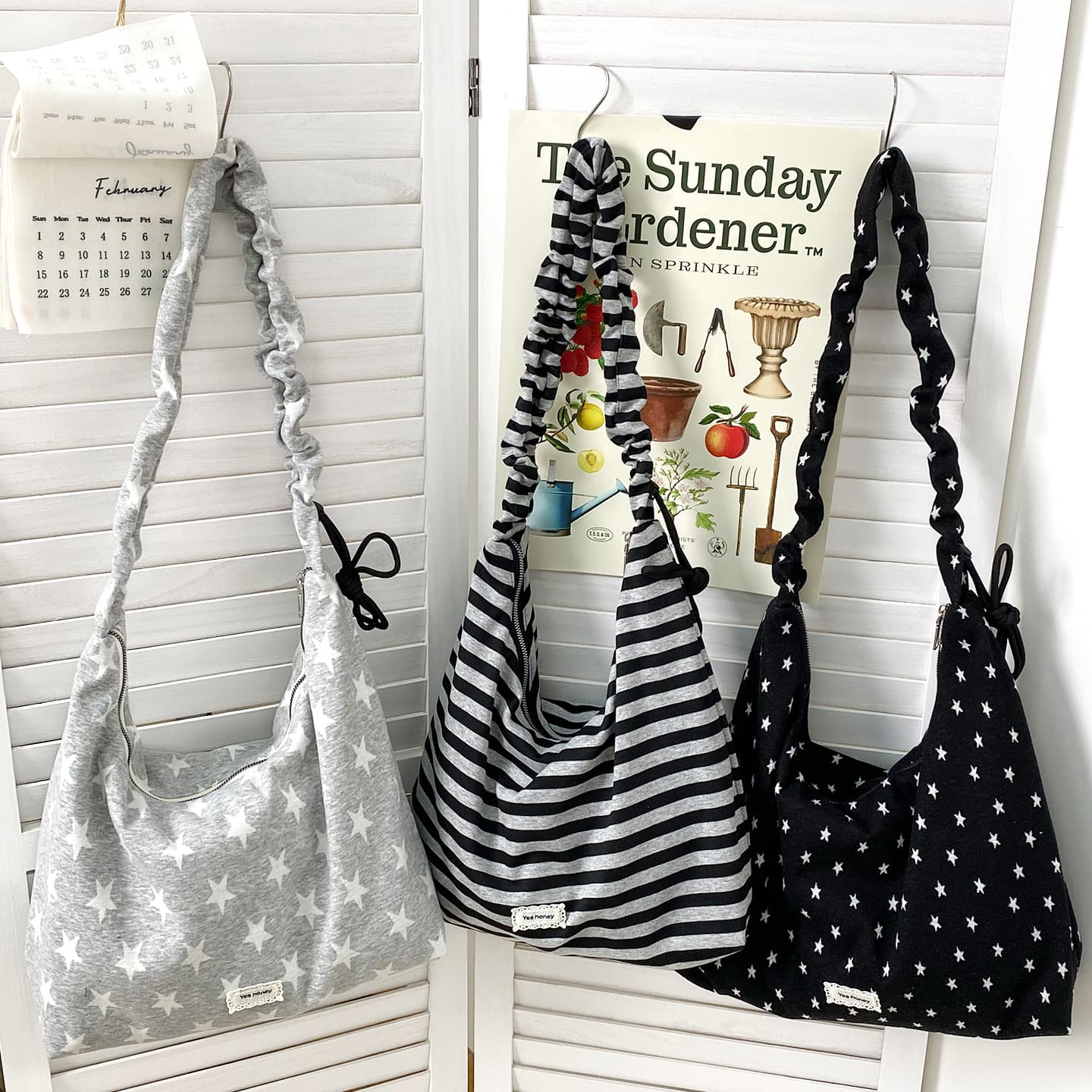 Early spring new Korean style simple star crossbody bag black and white large capacity armpit bag versatile striped casual shoulder bag