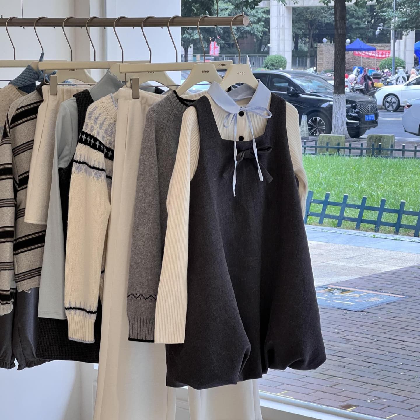 Guangzhou Zhongshan 8th Autumn/Winter Clothing Clearance Sale: Brand Discount Women's Dresses, Tops, Jackets, and Overstock Clothing Wholesale
