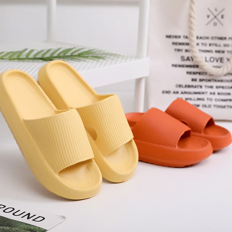 Home Use Solid Color Thick Bottom Slippers For Couples Comfortable Outdoor Bath Slippers Wholesale Women's Slippers