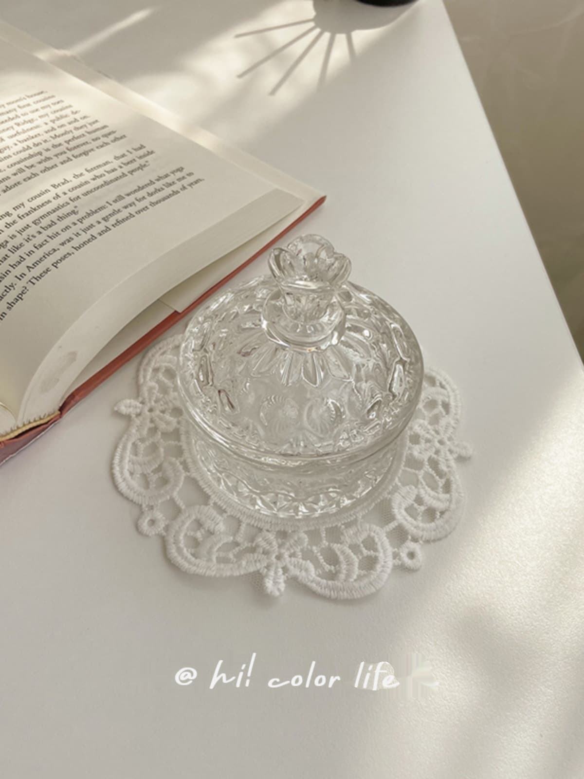 Creative Crown Candy Jar with Grass Floral Design, European-style Commercial Embossed Crystal Glass Storage Container