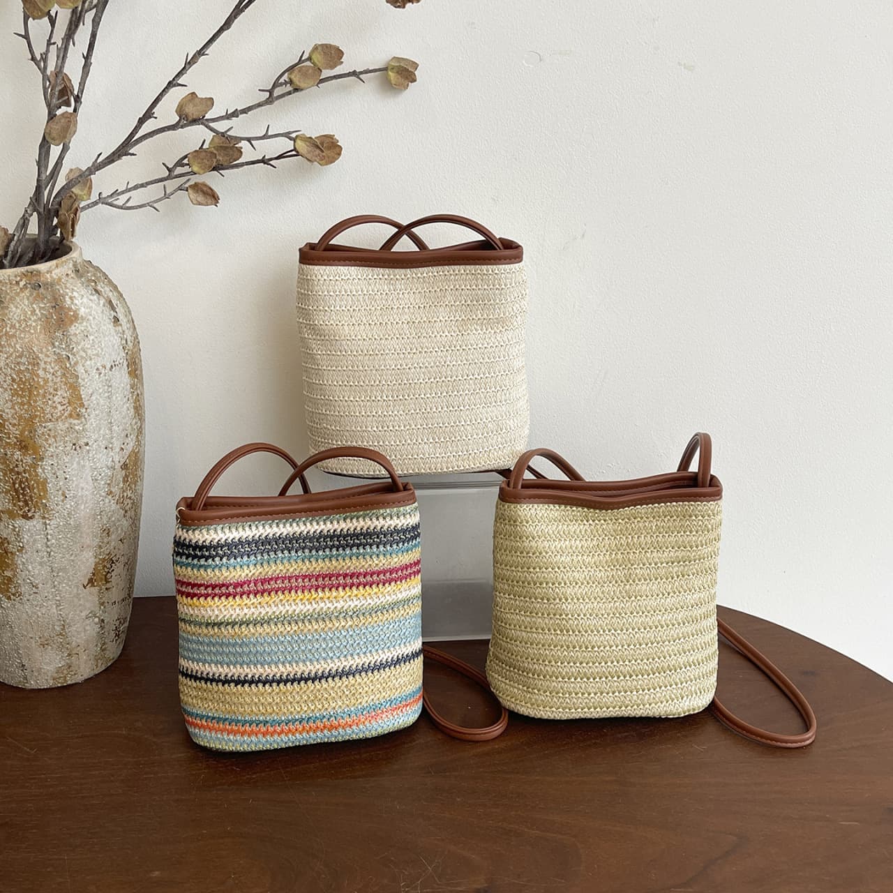 2026 New Colorful Woven Bag Versatile Beach Striped Phone Crossbody Bag Simple Fashion Single Shoulder Bucket Bag for Women
