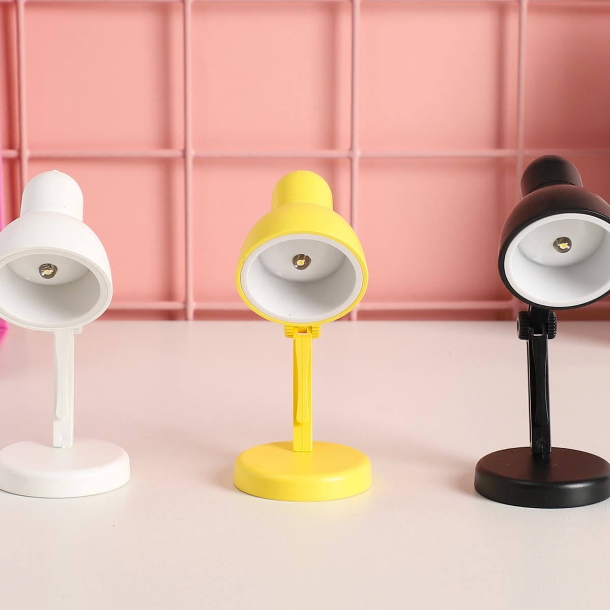 Mini foldable portable LED night light, battery-operated, suitable for dorm rooms, bedrooms, and small magnetic book lamps.