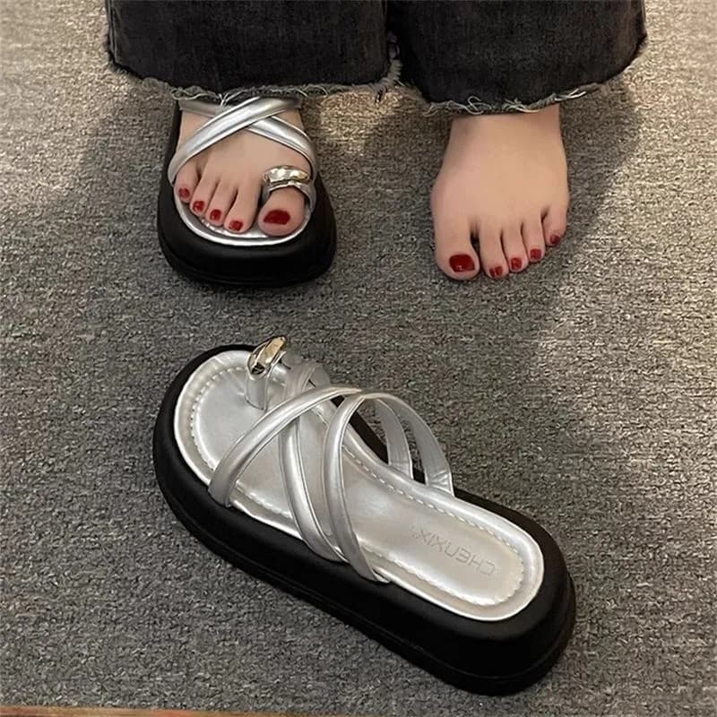 Niche Toe-Loop Slide Sandals for Women Summer Outdoor Thick-Soled Heightening 2025 New Trendy Ins Viral Versatile Beach Shoes