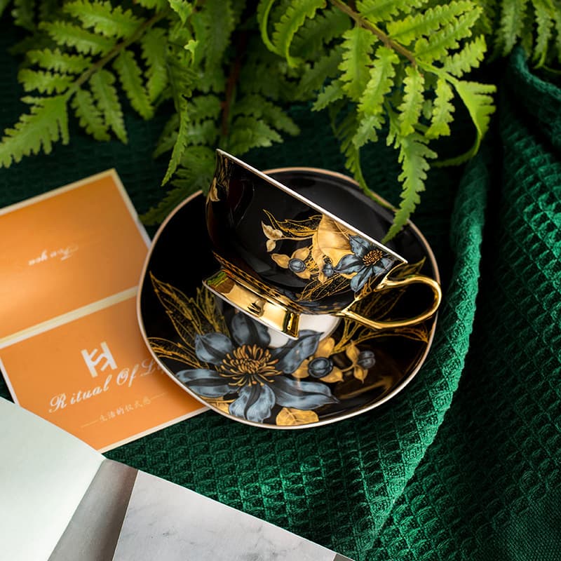 Retro light luxury bone china coffee cup and saucer, high-end ceramic water cup, afternoon tea cup, holiday gift, souvenir