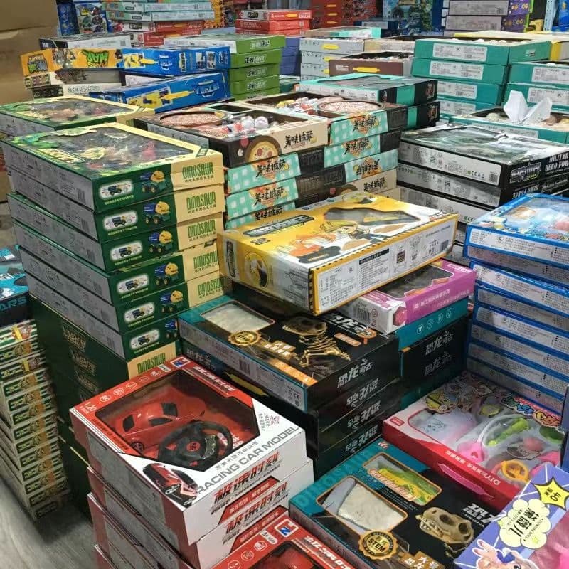 Wholesale children's toy gift boxes sold by weight for street stalls, supermarkets, night markets, plaza institutions, ring toss prizes, kindergarten gifts