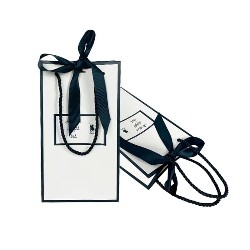 Yisheng Custom Packaging Bags Paper Bags Gift Bags Bow Ribbon White and Black Fancy Paper Bags with Handles