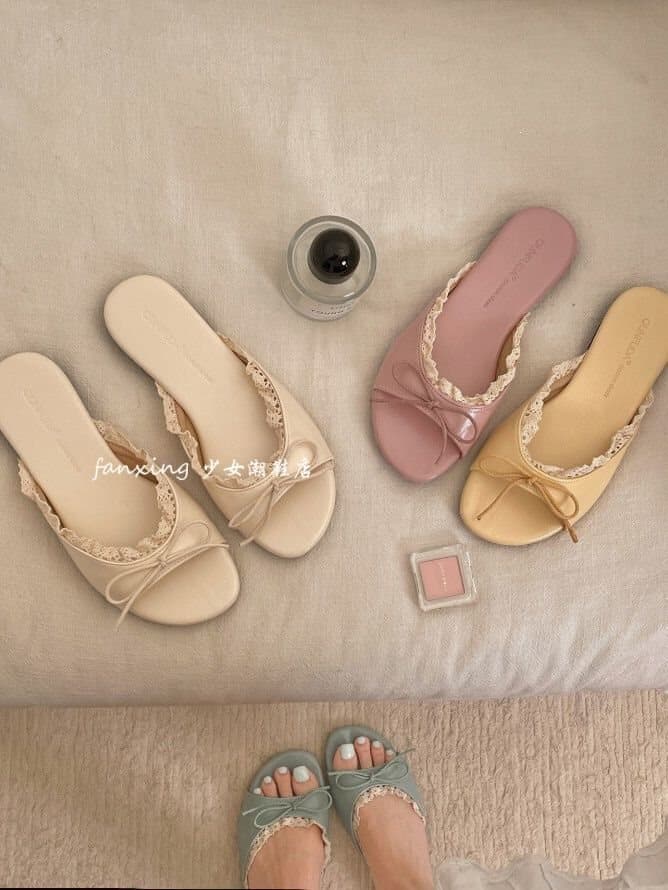 French Fairy-Style Non-Slip Flat Slippers for Women, Summer 2025 New Model, Versatile with Skirts, Cool Sandals