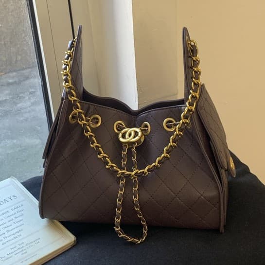 High-end retro shoulder armpit bag 2025 large-capacity fashionable hobo bag bucket drawstring bag chain crossbody bag