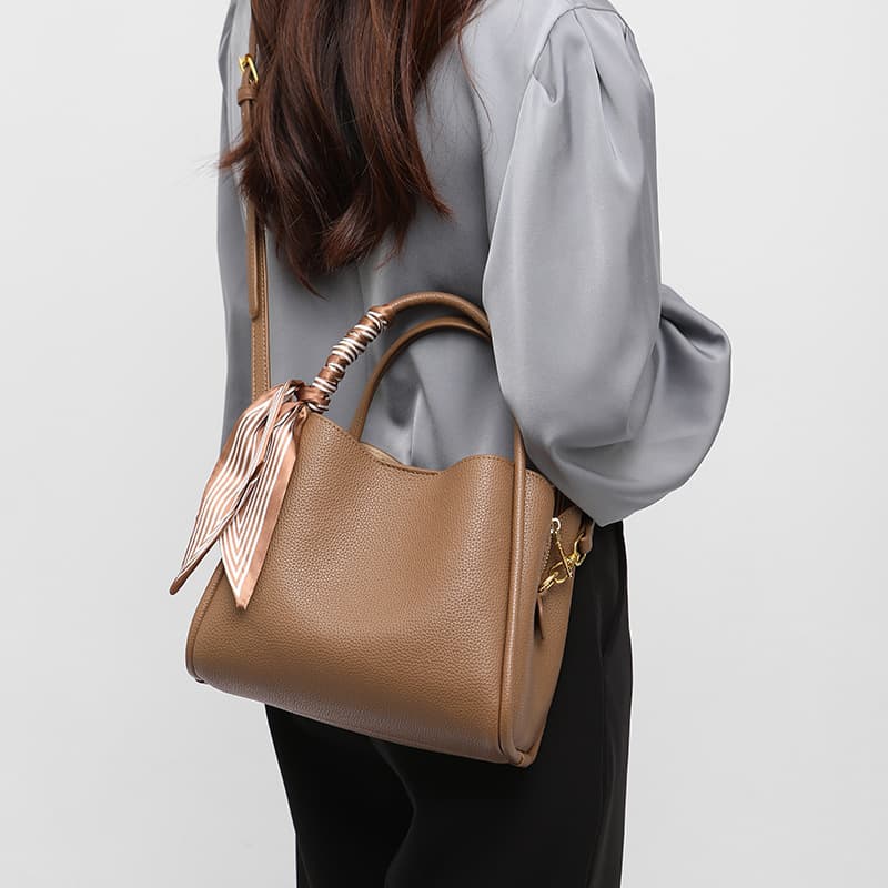 Fashionable 2024 New Women's Crossbody Bag Bucket Style Handbag Mom For Middle-aged Women Stylish Ladies' Shoulder Bag