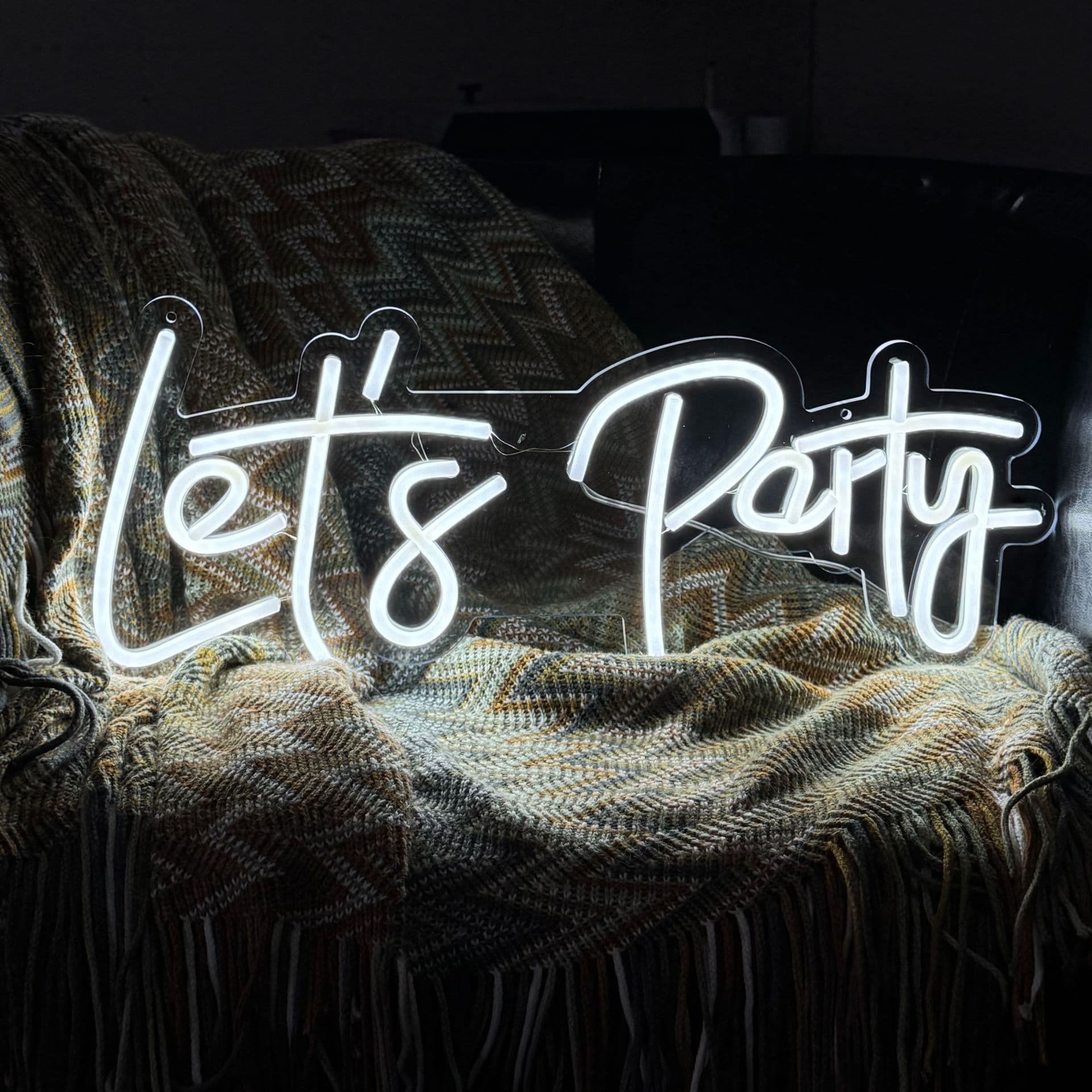 Cross-border e-commerce LED neon lights for birthday parties, gatherings, and bar ambiance.