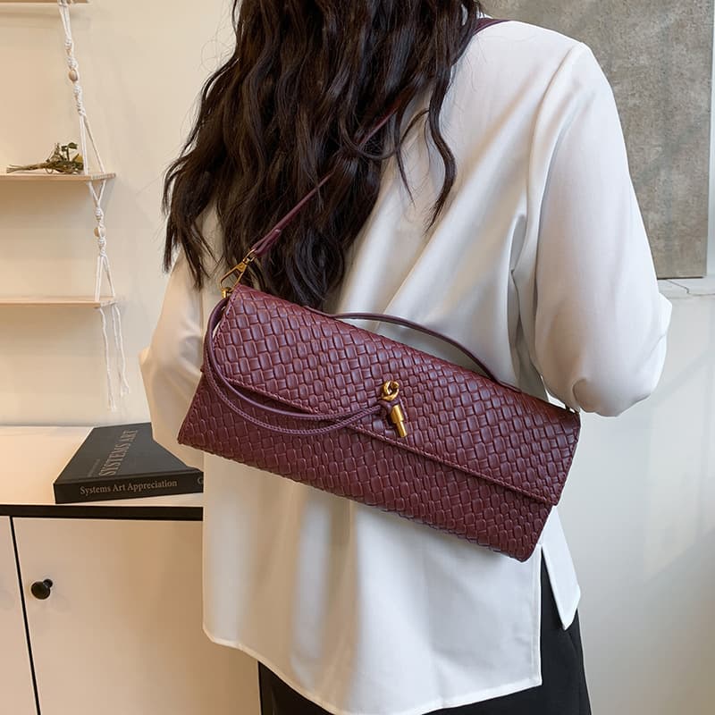 2025 Cross-border New Woven Baguette Bags, Textured Vintage Handbags, Simple Soft Leather Single Shoulder Crossbody Women's Bag