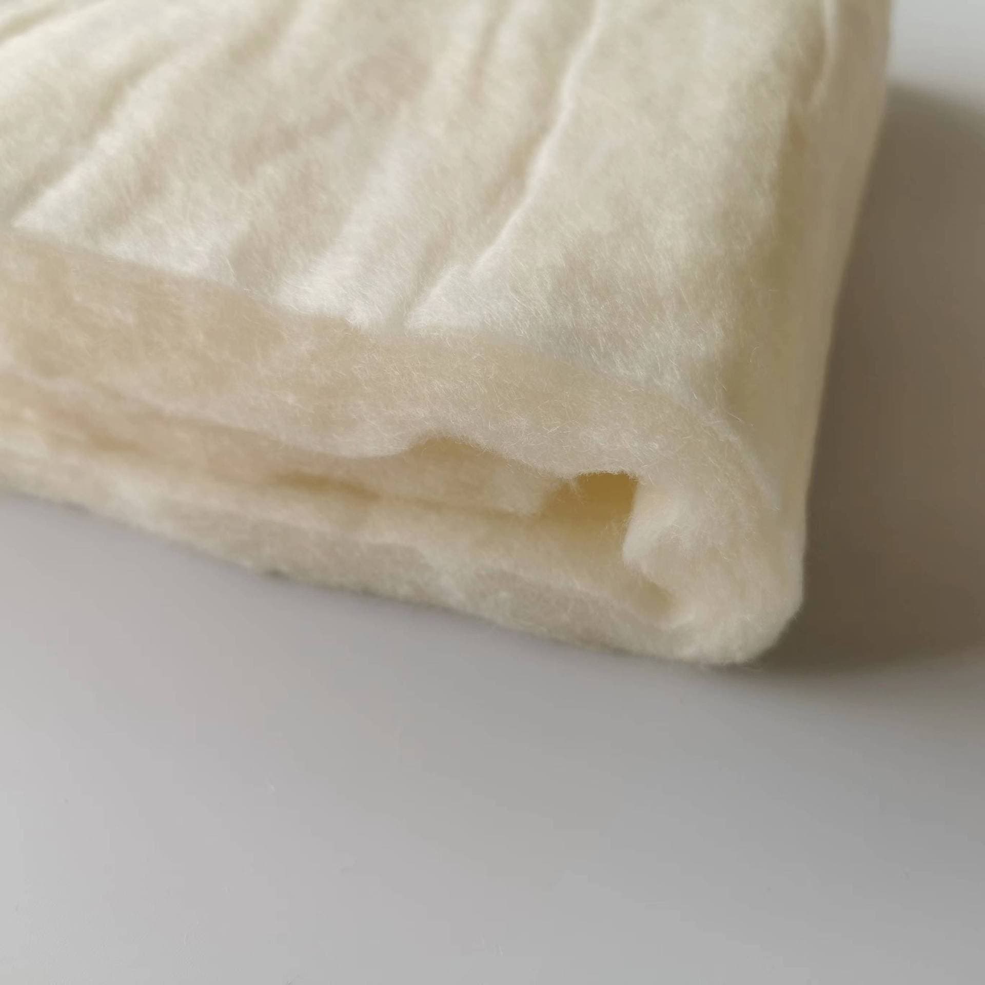 Silk Cotton Supply Silk Nonwoven Roll Cotton Silk Blended Cotton Needle Punched Silk Filling Cotton Silk Filling Batting