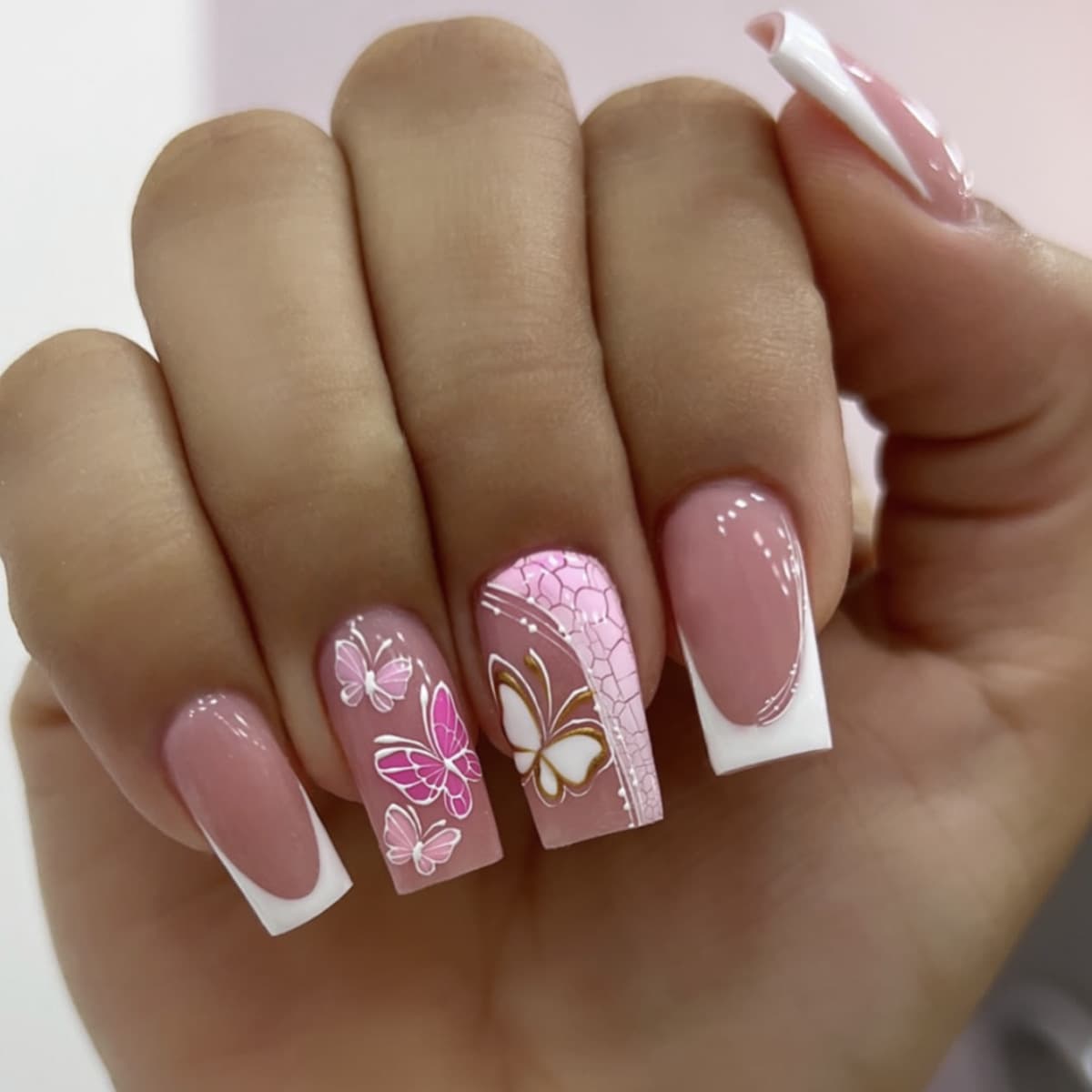 Removable French Marble Pattern White Sweet Butterfly Design Wearable False Nails Elegant Cute Style Suitable for Various Occasions