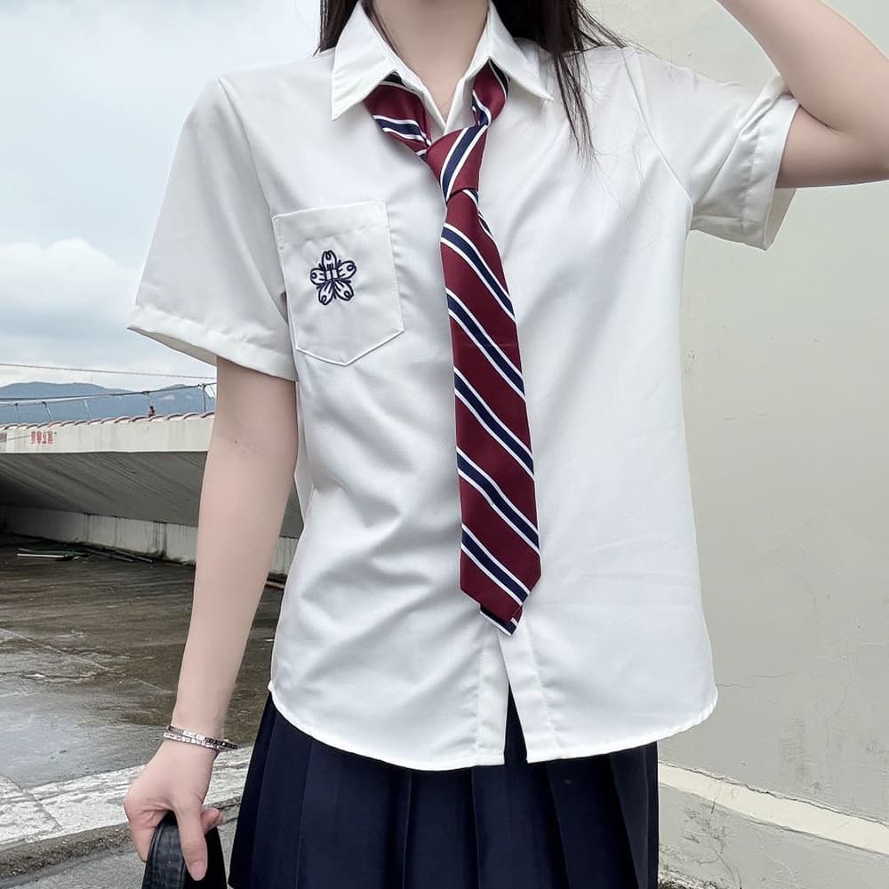 Japanese-style school uniform JK uniform summer short-sleeved top, white basic design embroidered school uniform shirt.