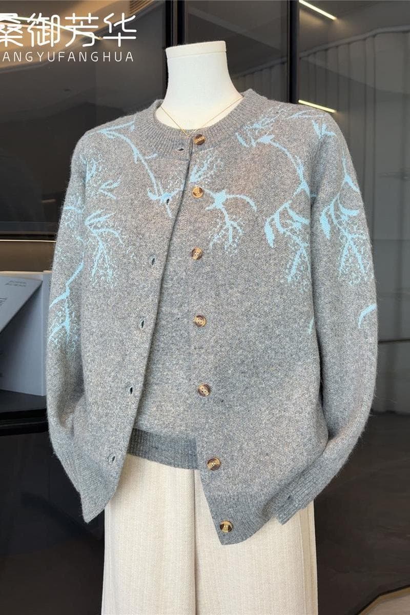 Fashionable and Chic Mother's Autumn Knitwear Two-Piece Set, New Versatile and Elegant Cardigan for Middle-Aged and Elderly Women