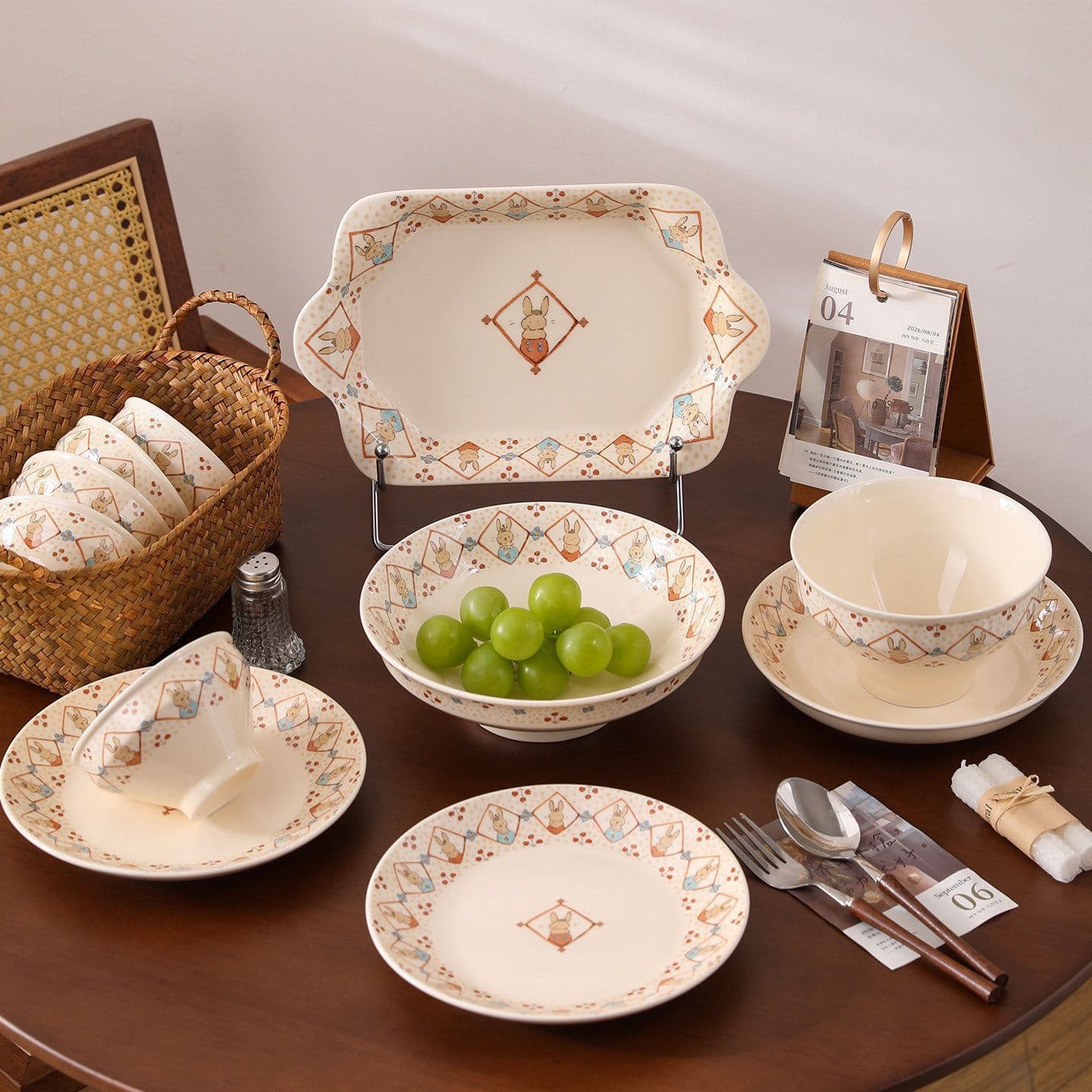 Cute bowl and dish set, high-looking underglaze color ceramic tableware, household bowl, plate, noodle bowl, soup bowl, instant noodle bowl, dinner plate