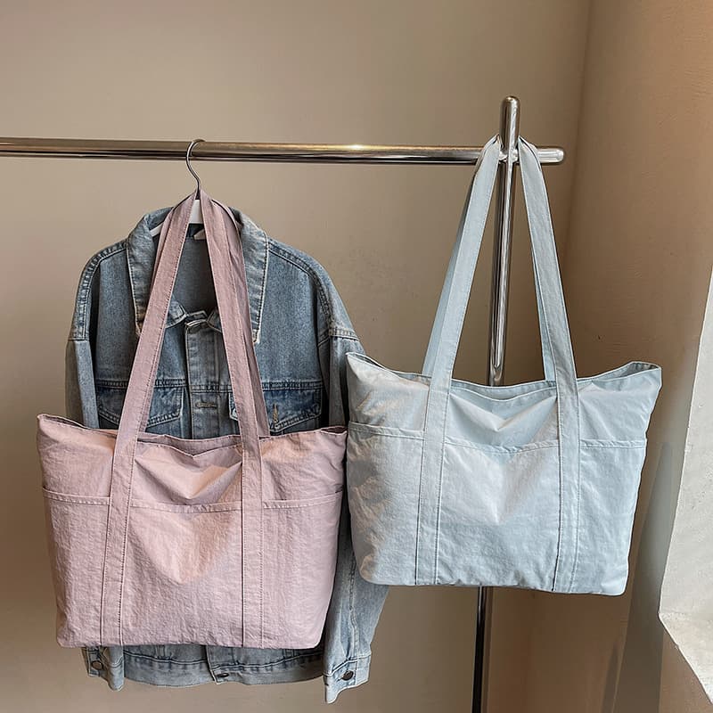 Korean version solid color large capacity tote bag 2025 new casual simple shoulder bag lightweight nylon student tote bag