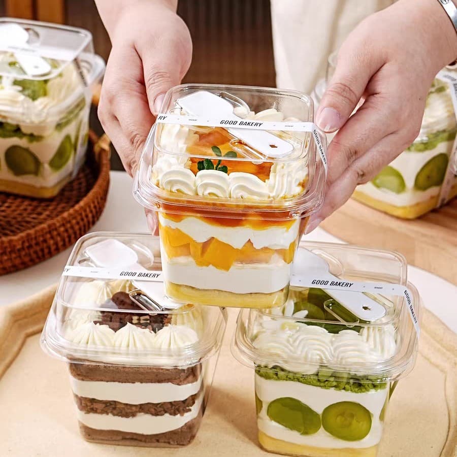 Square Cake Packaging Box Mousse Dessert Soy Milk Cake with Spoon Disposable Transparent Takeout Pastry Box Baking
