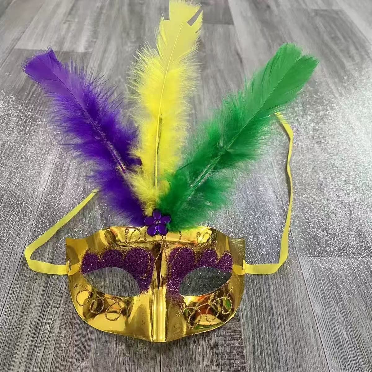 Wholesale Halloween Masks for Girls' Party Decorations, Feather Masks, and Glowing Feather Masks for Masquerades