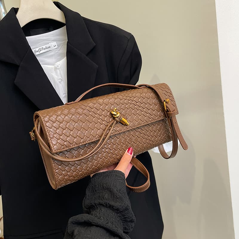 Cross-Border 2026 New Woven Baguette Bag with a Versatile Texture, Retro Evening Bag, Handbag, Soft Leather Crossbody Bag for Women